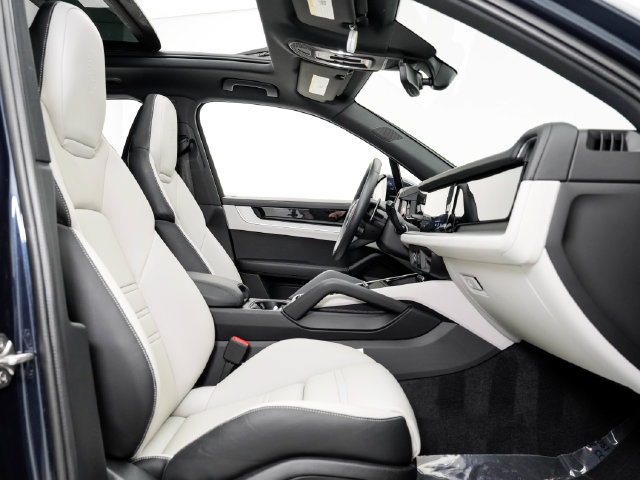 Certified 2026 Porsche Cayenne AWD/4WD image 27