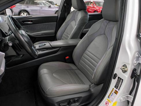 Used 2019 Toyota Avalon XSE image 31