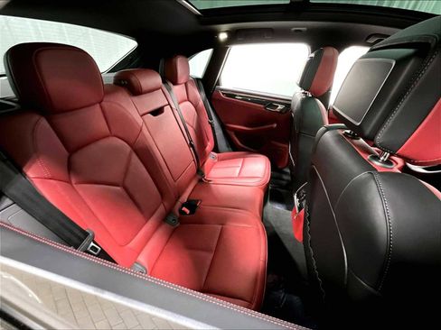 New 2026 Porsche Macan image 30