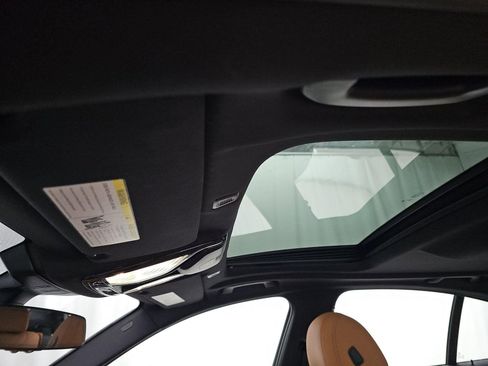 Used 2023 BMW 530e xDrive w/ Convenience Package image 13