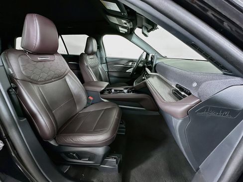 Used 2025 Ford Explorer Platinum w/ LUX Leather Package AWD/4WD image 34