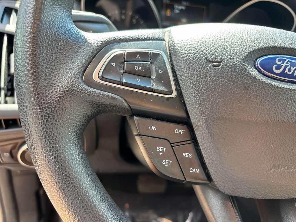 Used 2017 Ford Focus SE FWD image 19