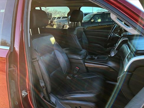 Used 2019 GMC Yukon XL SLT image 7