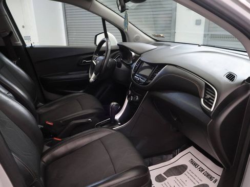 Used 2019 Chevrolet Trax LT w/ LT Convenience Package AWD/4WD image 16