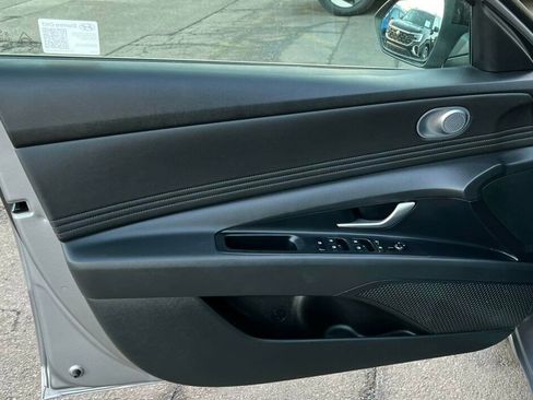 Used 2025 Hyundai Elantra SEL image 10