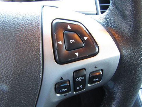 Used 2017 Ford Taurus SEL image 7