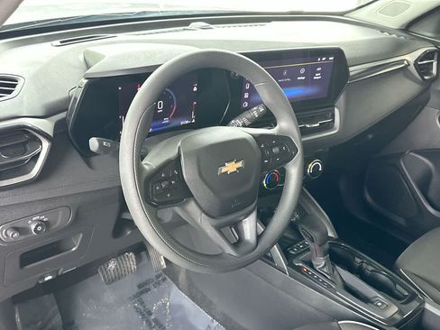Used 2025 Chevrolet TrailBlazer LT AWD/4WD image 13