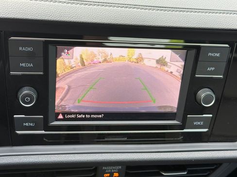 Used 2024 Volkswagen Jetta SE FWD image 18