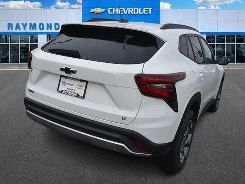 New 2026 Chevrolet Trax LT w/ LPO, Blackout Package image 4