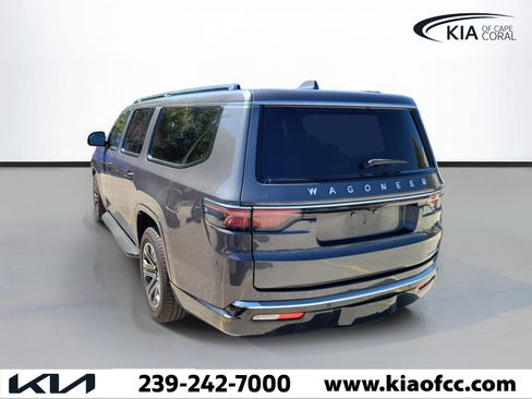 Used 2023 Jeep Wagoneer L Series II RWD image 2
