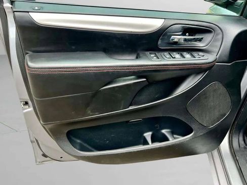 Used 2014 Dodge Grand Caravan R/T image 15