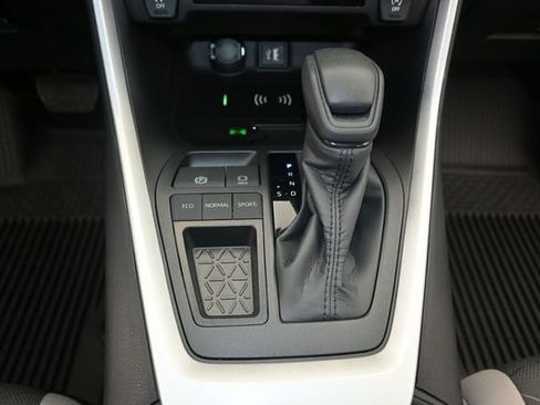 Used 2025 Toyota RAV4 XLE w/ Convenience Package FWD image 9