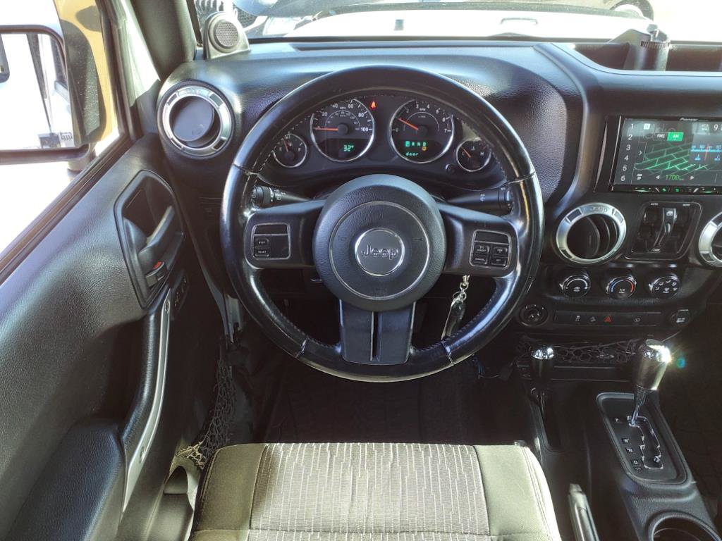 Used 2012 Jeep Wrangler Unlimited Rubicon w/ Max Tow Pkg AWD/4WD image 9