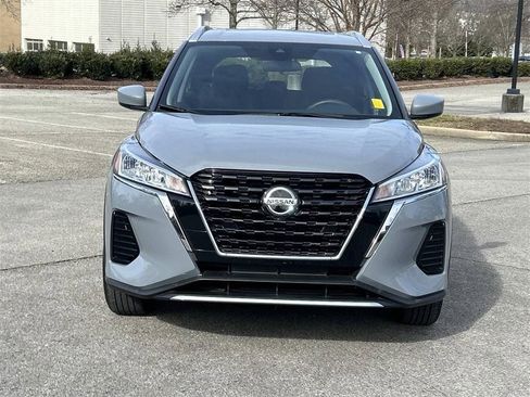 Used 2021 Nissan Kicks SV image 3