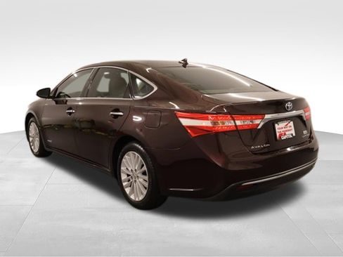 Used 2013 Toyota Avalon Limited w/ Technology Pkg FWD image 4