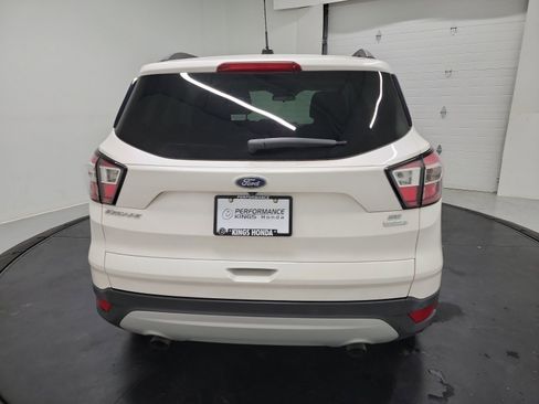 Used 2017 Ford Escape SE w/ Equipment Group 201A FWD image 8
