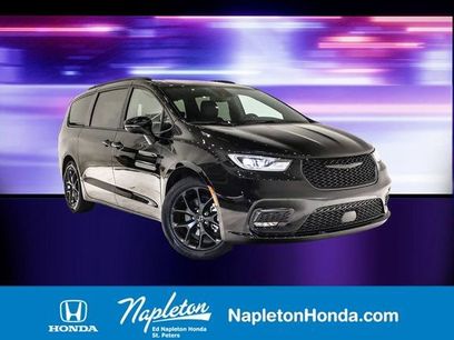 Used 2025 Chrysler Pacifica Limited