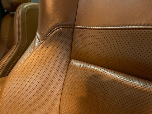 Used 2016 Jeep Grand Cherokee SRT image 18