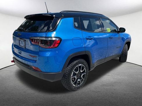 Used 2025 Jeep Compass Trailhawk AWD/4WD image 17