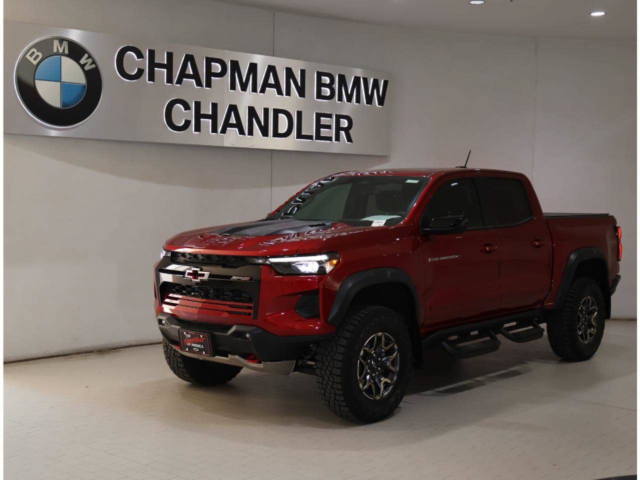 Used 2025 Chevrolet Colorado ZR2 w/ Technology Package AWD/4WD image 1