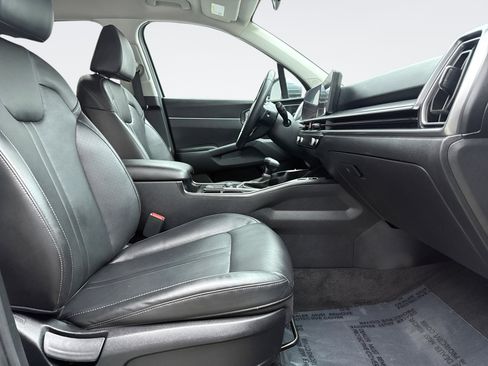 Used 2024 Kia Sorento S image 18