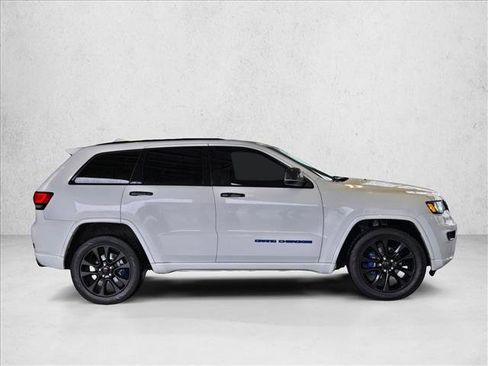 Used 2019 Jeep Grand Cherokee Altitude AWD/4WD image 4