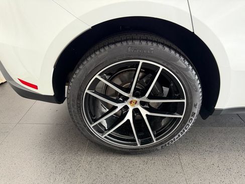 Used 2026 Porsche Macan AWD/4WD image 12