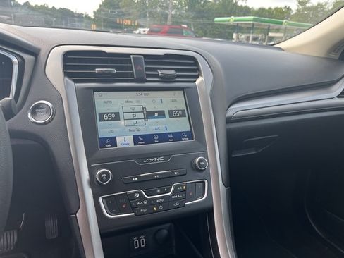 Used 2020 Ford Fusion SE AWD/4WD image 25