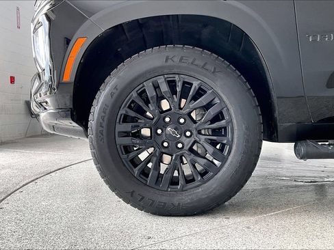 Used 2025 Chevrolet Tahoe Z71 w/ Z71 Off-Road Package AWD/4WD image 10