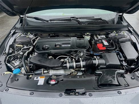 Used 2018 Honda Accord Touring image 31