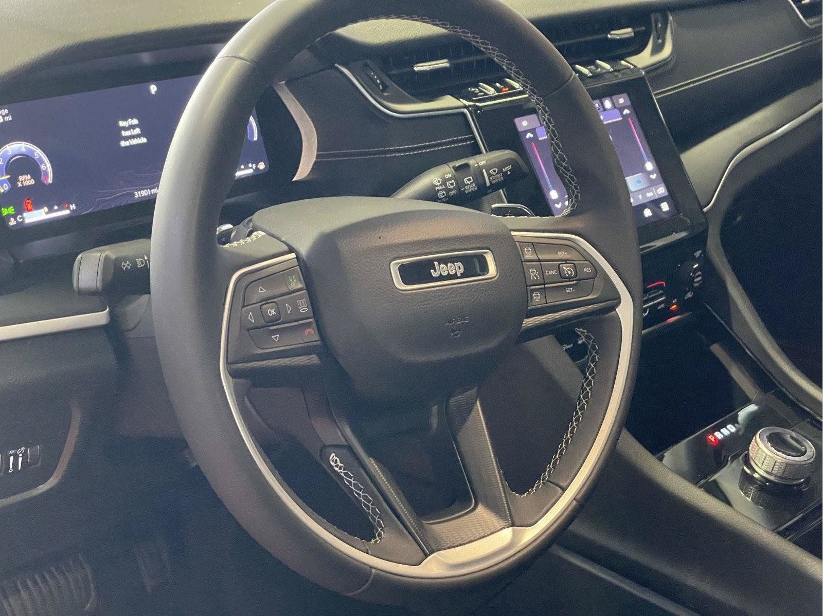 Used 2023 Jeep Grand Cherokee L Laredo AWD/4WD image 13