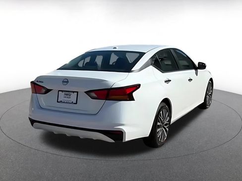 Used 2025 Nissan Altima 2.5 SV FWD image 14