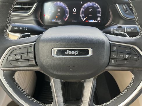 Used 2024 Jeep Grand Cherokee L Limited w/ Luxury Tech Group II image 21