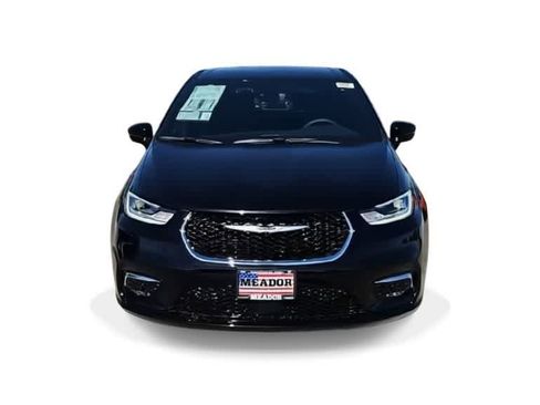 New 2026 Chrysler Pacifica Select image 3