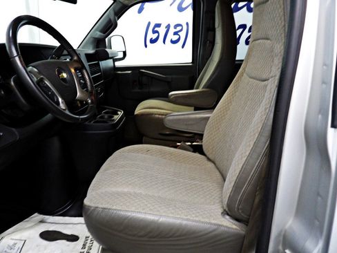 Used 2019 Chevrolet Express 3500 LT w/ LT Preferred Equipment Group RWD image 7