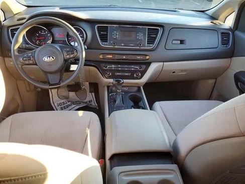 Used 2016 Kia Sedona LX w/ Option Group 020 FWD image 14