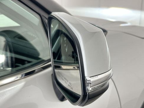 Used 2024 Toyota Highlander LE image 10