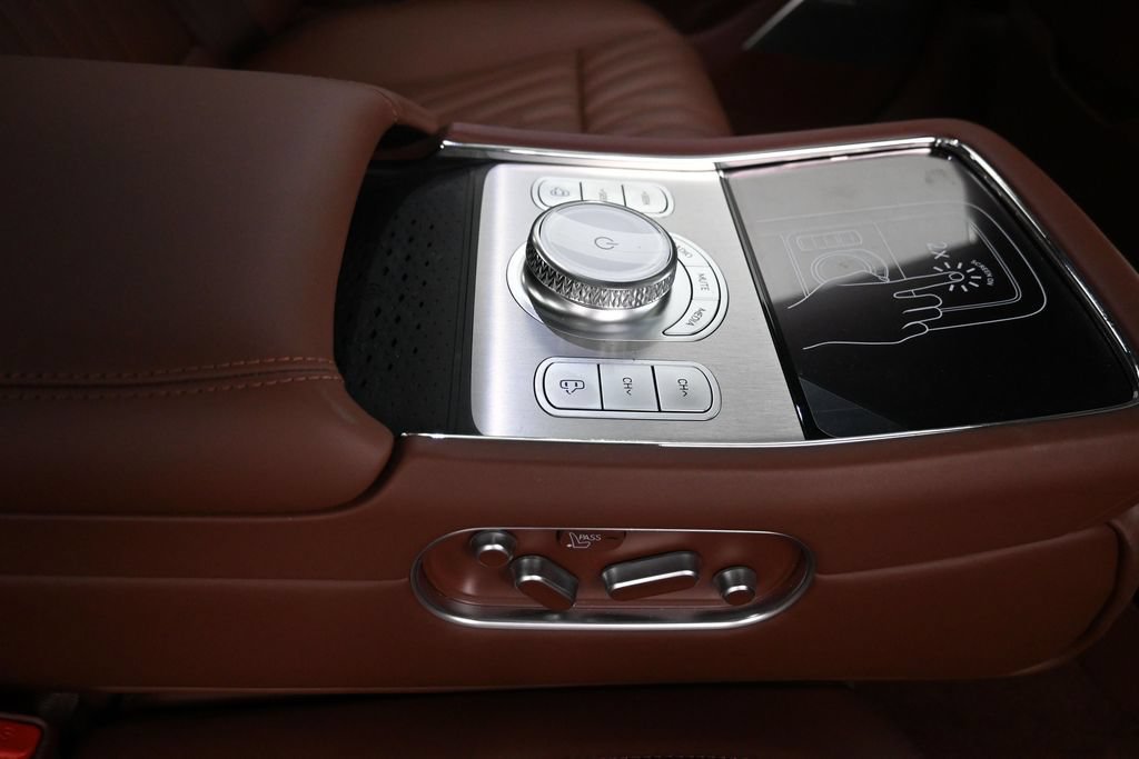 Used 2024 Genesis G90 3.5T AWD/4WD image 32