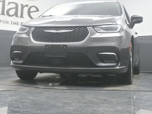 Used 2023 Chrysler Pacifica Touring-L FWD image 56