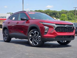 Used 2025 Chevrolet Trax RS w/ Sunroof Package FWD video 2