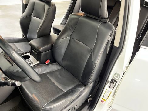Used 2018 Toyota 4Runner Limited w/ Four Season Floor Mat Package AWD/4WD image 11