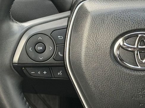 Used 2022 Toyota Venza LE AWD/4WD image 11