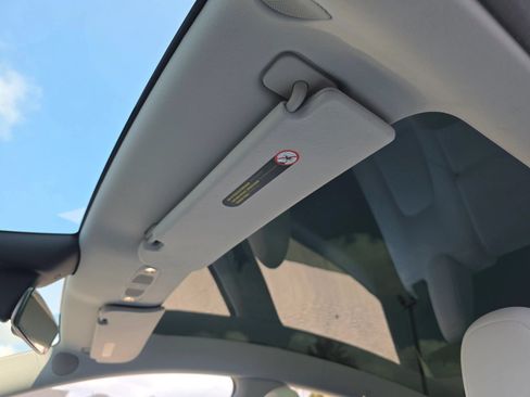 Used 2024 Tesla Model Y Long Range RWD image 27