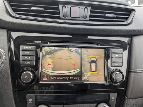 Used 2019 Nissan Rogue SL w/ Premium Package image 24