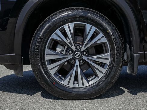 Used 2023 Nissan Rogue SV FWD image 11