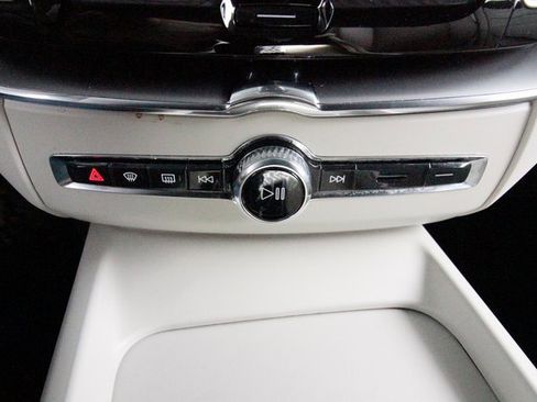 Certified 2025 Volvo XC60 B5 Core w/ Protection Package Premier image 12