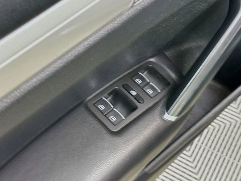 Used 2017 Volkswagen Passat 1.8T S FWD image 17
