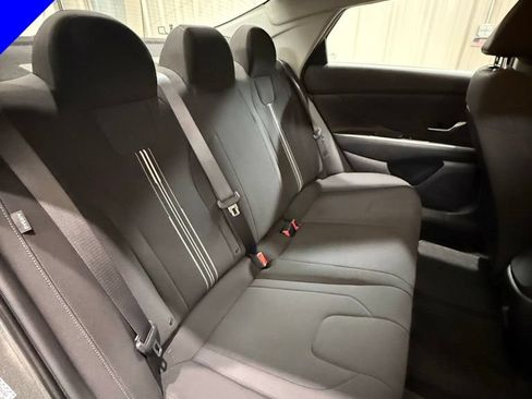 Used 2024 Hyundai Elantra SEL FWD image 21