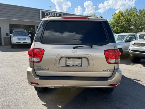 Used 2005 Toyota Sequoia SR5 RWD image 12