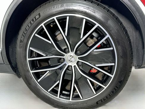 Used 2025 Porsche Macan 4S Electric image 34